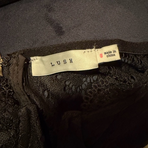 VICI Elegant Black Lace Women's Top - Picture 4 of 4